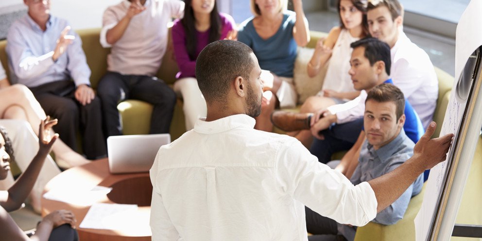 Personen in einem Workshop