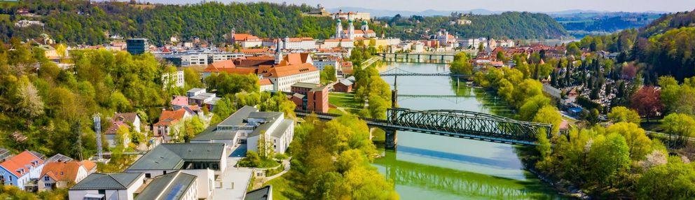 Passau Das Bild ist eine Luftaufnahme der Universität Passau und der Stadt Passau.